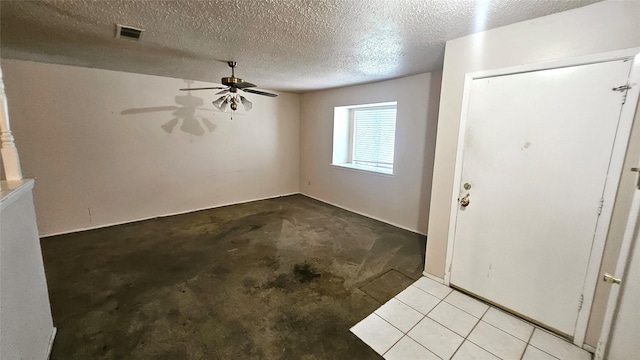 18 E Townhouse Ln Unit 31, Grand Prairie, TX 75052 - foyer entrance with ceiling fan, a textured ceiling, and concrete floors