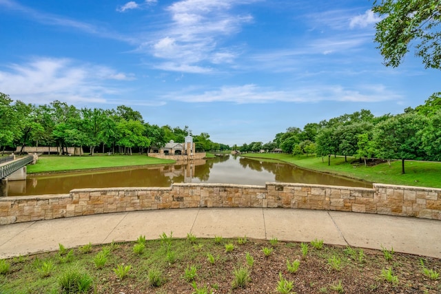 313 W 7th St, Irving, TX 75060 - view of home's community with a water view, a lawn, and view of scattered trees
