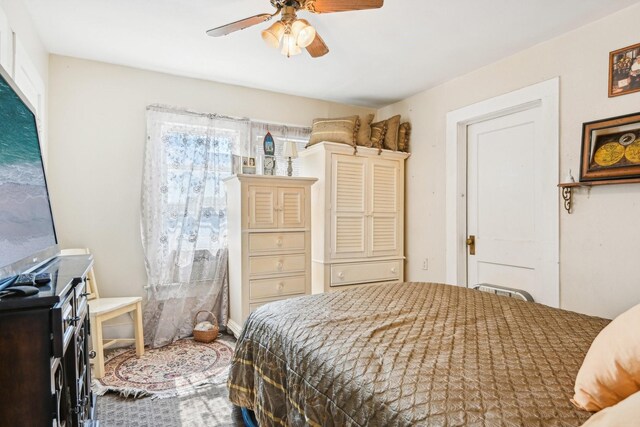 2509 Bird St, Fort Worth, TX 76111 - bedroom with a ceiling fan