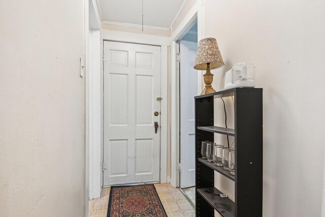 2509 Bird St, Fort Worth, TX 76111 - entryway featuring crown molding