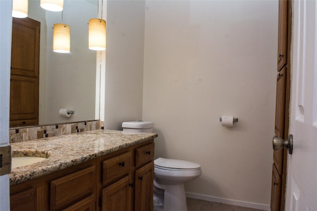 1101 Quail Valley Ln Unit 211, Arlington, TX 76011 - bathroom with toilet, baseboards, vanity, and tile patterned floors