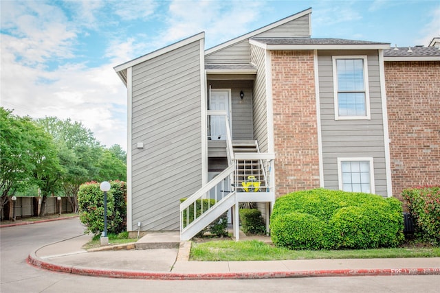 1101 Quail Valley Ln Unit 211, Arlington, TX 76011 - view of property with fence