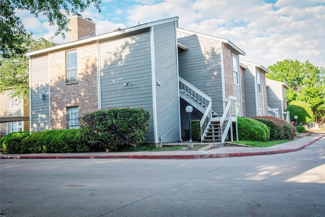 1101 Quail Valley Ln Unit 211, Arlington, TX 76011 - view of building exterior with stairs