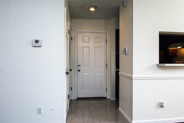 1101 Quail Valley Ln Unit 211, Arlington, TX 76011 - corridor featuring tile patterned flooring and baseboards