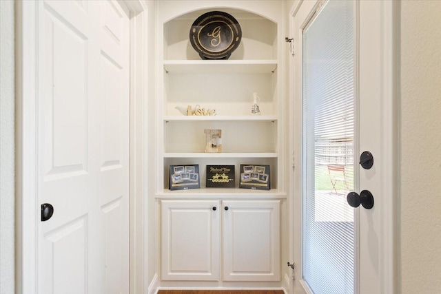 213 Desert Sky Dr, Mcgregor, TX 76657 - detailed view of built in features