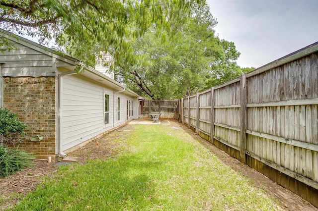 2204 Mediterranean Ave, Arlington, TX 76011 - view of yard