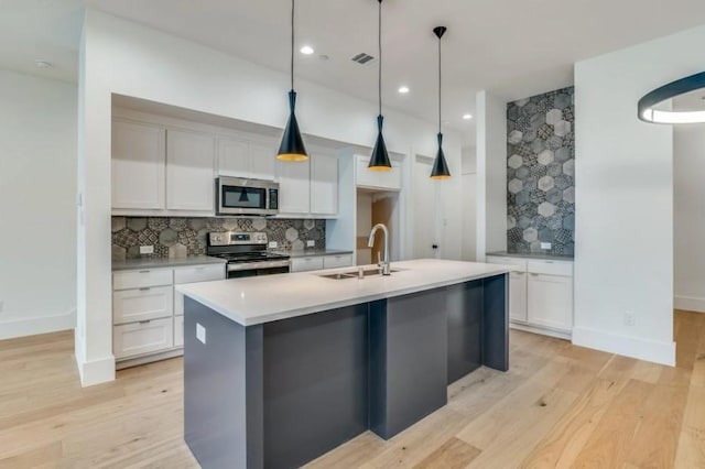822 Eaglescliffe Lndg, Wylie, TX 75098 - kitchen featuring appliances with stainless steel finishes, a sink, decorative backsplash, light wood-style floors, and white cabinets