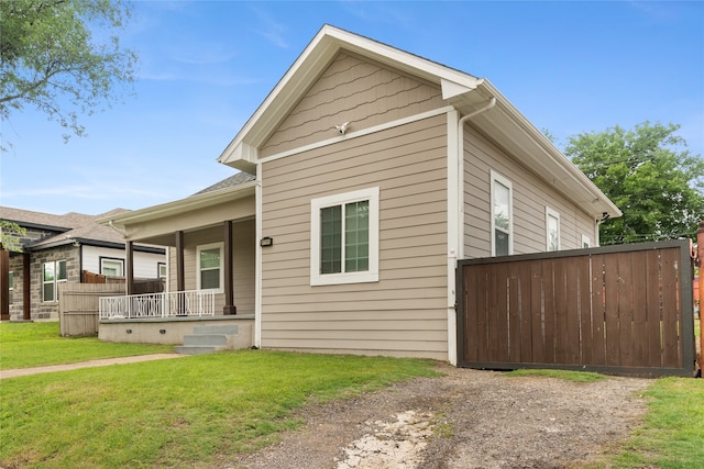 2721 Ave G, Fort Worth, TX 76105 - view of front facade featuring a porch