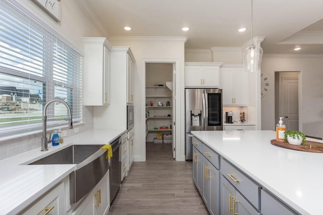 3316 Acorn Hill Trl, Weatherford, TX 76087 - kitchen featuring stainless steel appliances, a sink, white cabinetry, light countertops, and ornamental molding