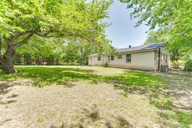729 Grubb Cir, Mesquite, TX 75149 - view of green lawn featuring central AC unit