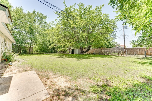 729 Grubb Cir, Mesquite, TX 75149 - view of yard with a storage shed and an outbuilding