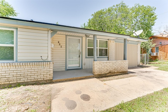 729 Grubb Cir, Mesquite, TX 75149 - view of front of home with brick siding