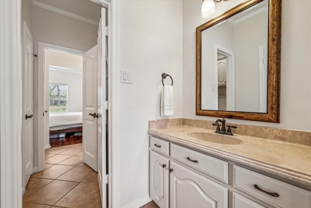 104 Lost Oaks Dr, Waco, TX 76705 - ensuite bathroom with vanity, crown molding, and tile patterned flooring