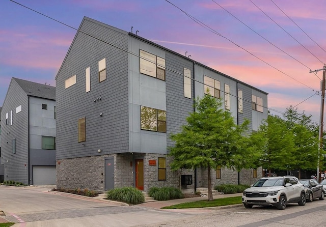 427 W 10th St Unit 803, Dallas, TX 75208 - view of property at dusk