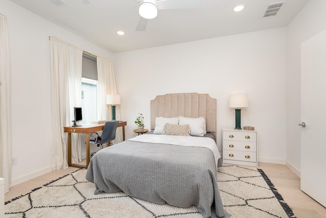 427 W 10th St Unit 803, Dallas, TX 75208 - bedroom featuring recessed lighting, light wood-style flooring, ceiling fan, and an office area