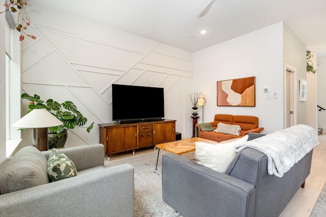 427 W 10th St Unit 803, Dallas, TX 75208 - living area featuring light wood-type flooring, a ceiling fan, and recessed lighting