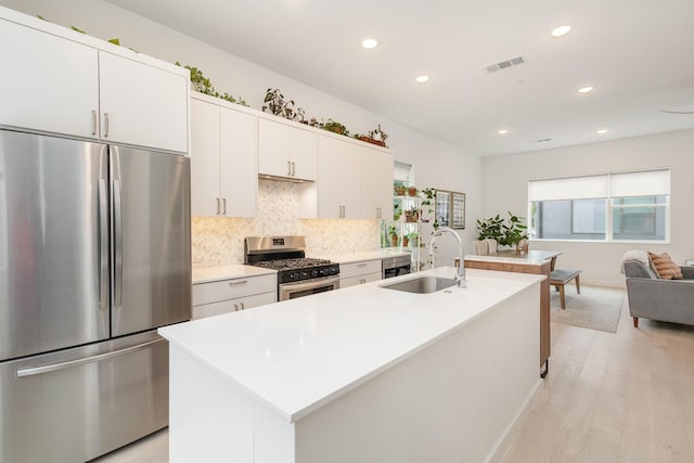 427 W 10th St Unit 803, Dallas, TX 75208 - kitchen with stainless steel appliances, recessed lighting, backsplash, light countertops, and a kitchen island with sink
