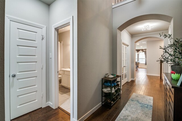 1822 Indigo Creek Ln, Wylie, TX 75098 - corridor featuring arched walkways, dark wood-type flooring, and baseboards