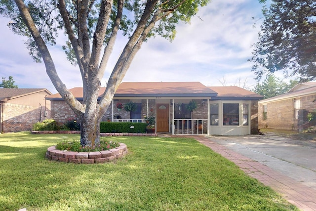 805 Loganwood Dr, Royse City, TX 75189 - ranch-style home featuring brick siding, a front lawn, and covered porch