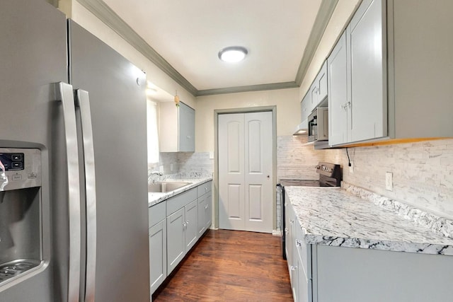 805 Loganwood Dr, Royse City, TX 75189 - kitchen featuring appliances with stainless steel finishes, a sink, tasteful backsplash, light countertops, and crown molding