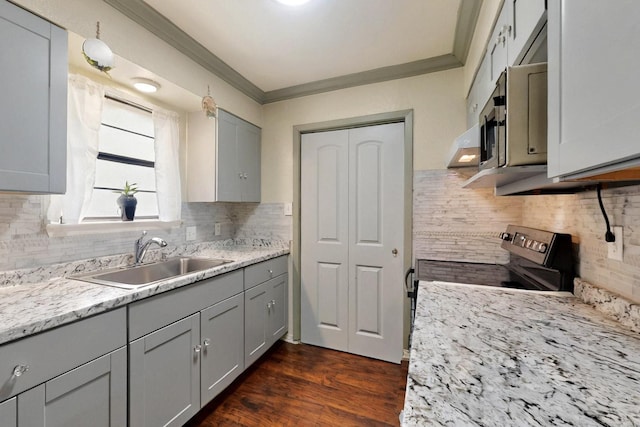 805 Loganwood Dr, Royse City, TX 75189 - kitchen featuring a sink, gray cabinetry, crown molding, decorative backsplash, and electric stove