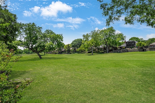 934 Hills Creek Dr, Mckinney, TX 75072 - surrounding community with a lawn