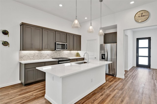 1413 Horizon Way, Northlake, TX 76247 - kitchen featuring stainless steel appliances, a sink, tasteful backsplash, light wood finished floors, and recessed lighting
