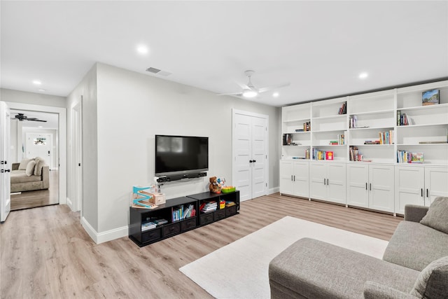 9031 Fringewood Dr, Dallas, TX 75228 - living area featuring a ceiling fan, light wood finished floors, baseboards, and recessed lighting