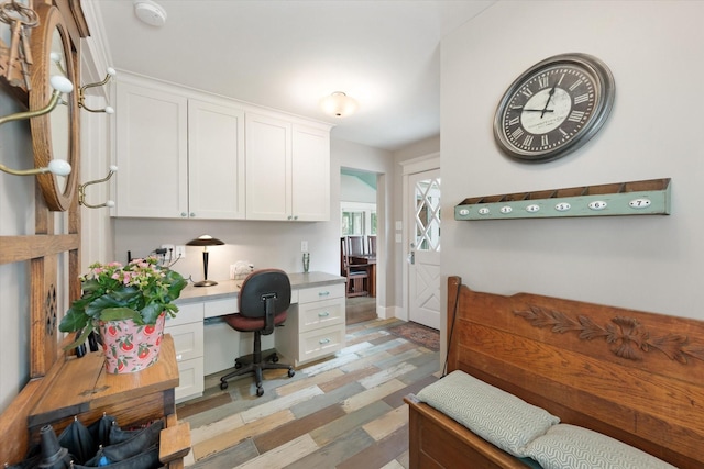 404 E Wall St, Grapevine, TX 76051 - home office with built in desk