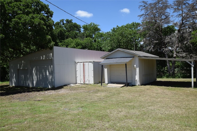 7921 Oak Pkwy, Burleson, TX 76028 - garage featuring a detached garage
