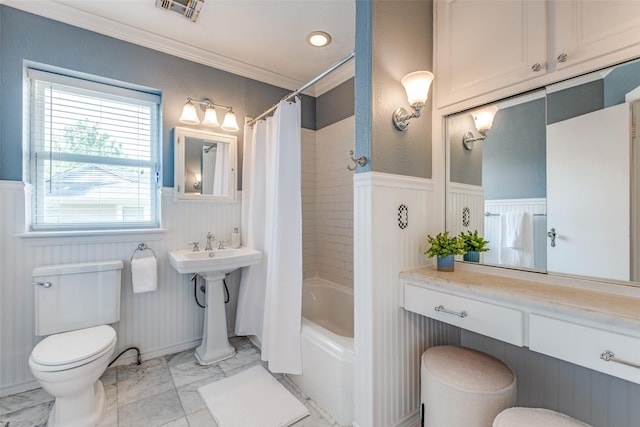 6802 Hammond Ave, Dallas, TX 75223 - full bath featuring a wainscoted wall, marble look tiles, toilet, ornamental molding, and shower / tub combo with curtain