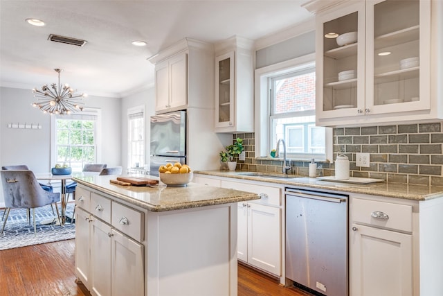 6802 Hammond Ave, Dallas, TX 75223 - kitchen featuring a sink, ornamental molding, appliances with stainless steel finishes, a chandelier, and a center island