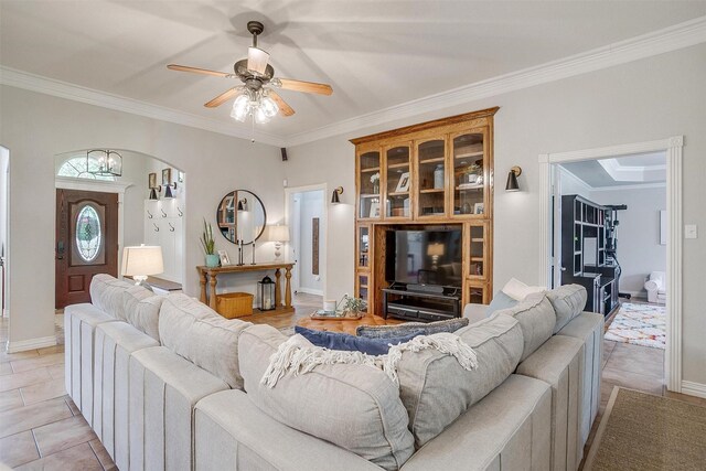 725 Bluebird St, Fort Worth, TX 76140 - living area featuring ornamental molding, ceiling fan, baseboards, and arched walkways