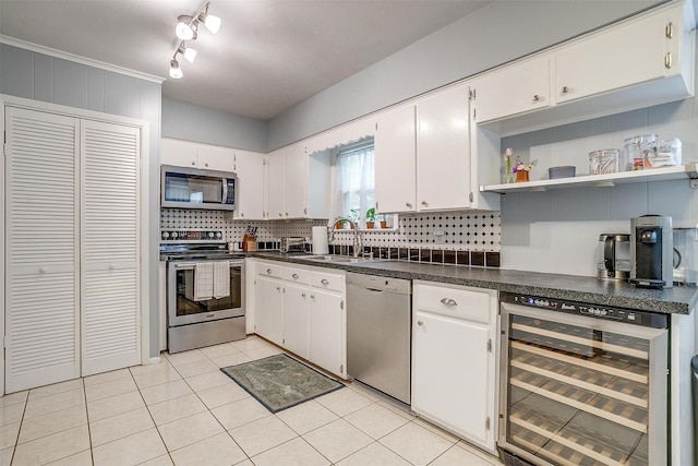 4016 El Campo Ave, Fort Worth, TX 76107 - kitchen with stainless steel appliances, wine cooler, a sink, dark countertops, and decorative backsplash