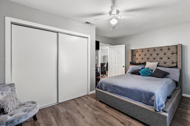 1709 Irving Lee St, Waco, TX 76711 - bedroom featuring wood finished floors, a closet, ceiling fan, and baseboards