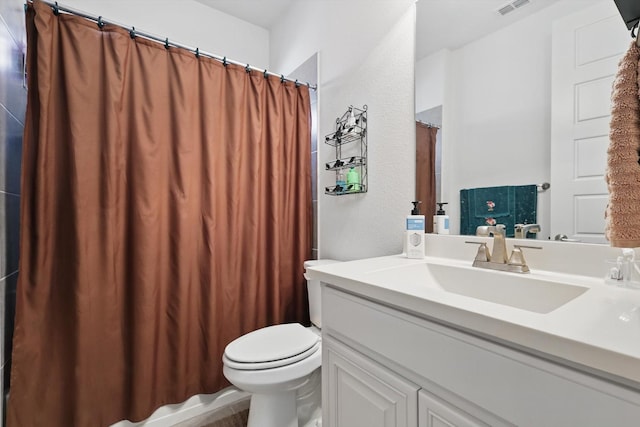 full bath featuring toilet, vanity, and a shower with shower curtain