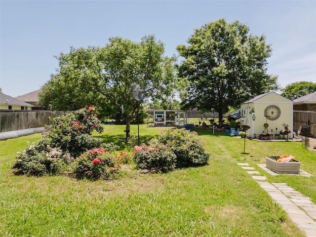 1003 E Burnett St, Ennis, TX 75119 - view of yard