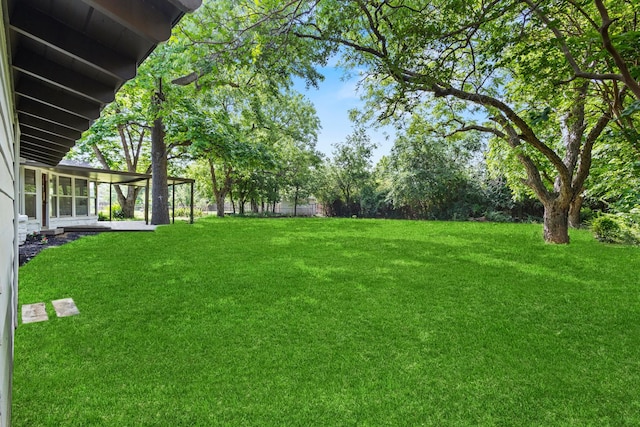 1304 Barnes Dr, Arlington, TX 76013 - view of green lawn