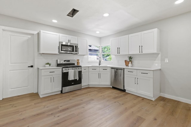 1304 Barnes Dr, Arlington, TX 76013 - kitchen with stainless steel appliances, a sink, tasteful backsplash, light countertops, and recessed lighting