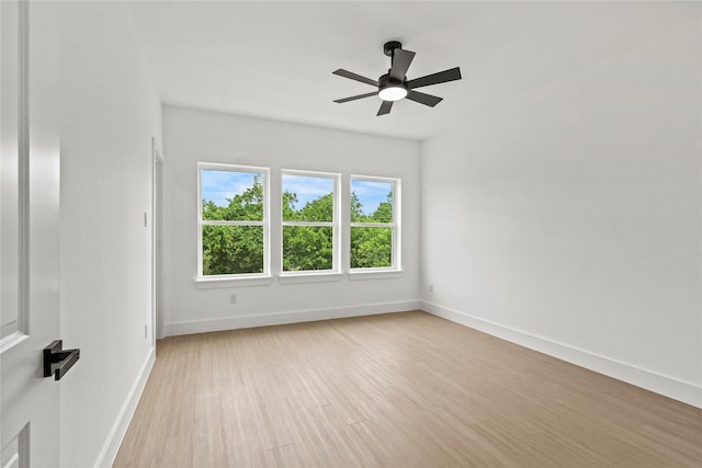 2522 Jeffries St, Dallas, TX 75215 - empty room featuring baseboards, light wood-style floors, and a ceiling fan