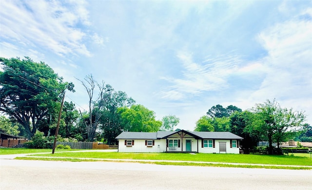 900 Boyd Ave, Lindale, TX 75701 - view of single story home
