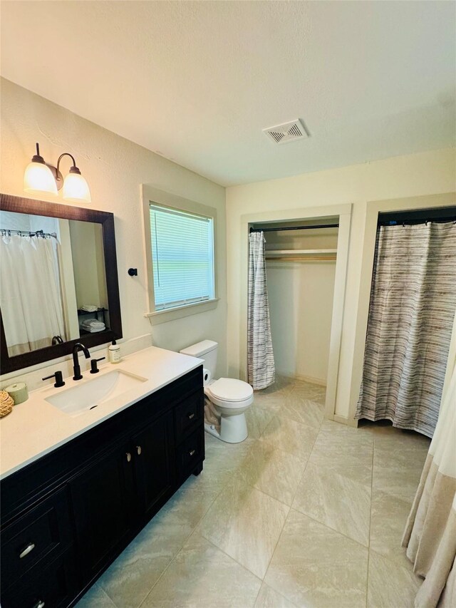 900 Boyd Ave, Lindale, TX 75701 - bathroom with toilet and vanity