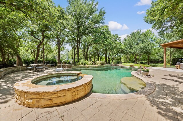 113 Welford Ln, Southlake, TX 76092 - view of swimming pool with a patio, a pool with connected hot tub, and view of wooded area