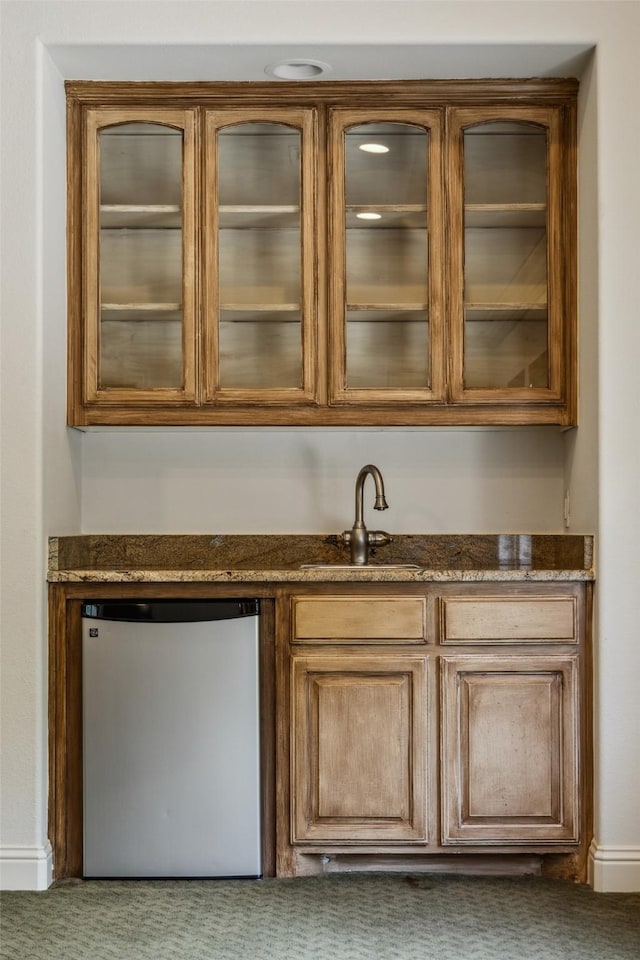 6005 Arboretum Dr, Frisco, TX 75034 - bar featuring dishwashing machine, a sink, and baseboards