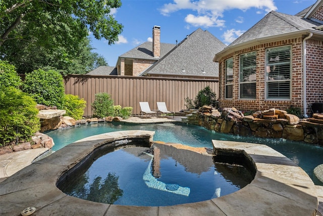 6005 Arboretum Dr, Frisco, TX 75034 - view of swimming pool featuring a pool with connected hot tub