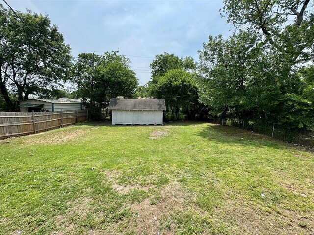 2305 Joey Dr, Waco, TX 76711 - view of yard featuring an outdoor structure and a storage shed