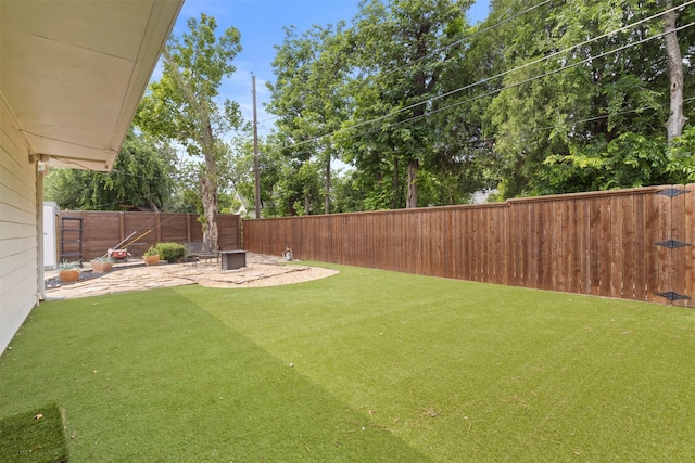 10209 Solta Dr, Dallas, TX 75218 - view of yard featuring a patio area