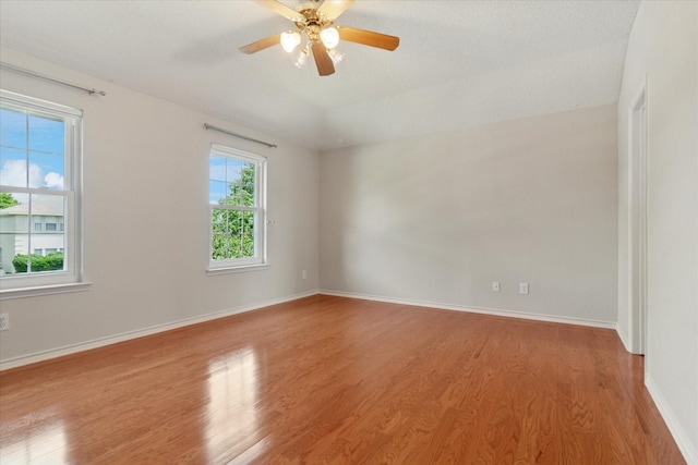 unfurnished room featuring light wood-style floors, baseboards, and a ceiling fan