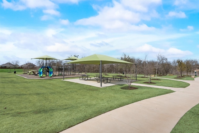 4505 Ridgehurst Ln, Fort Worth, TX 76036 - view of property's community with a lawn