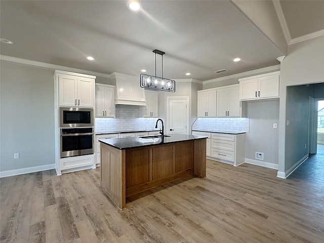 6710 Windmill Grass Ln, Abilene, TX 79606 - kitchen featuring stainless steel appliances, ornamental molding, dark countertops, baseboards, and a sink